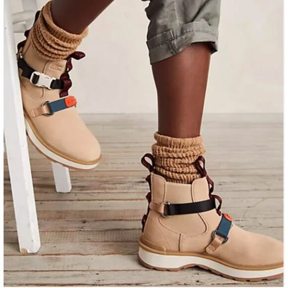 NWOB Sorel hi line eq chelsea boot tan black maroon 9.5 - Picture 2 of 7